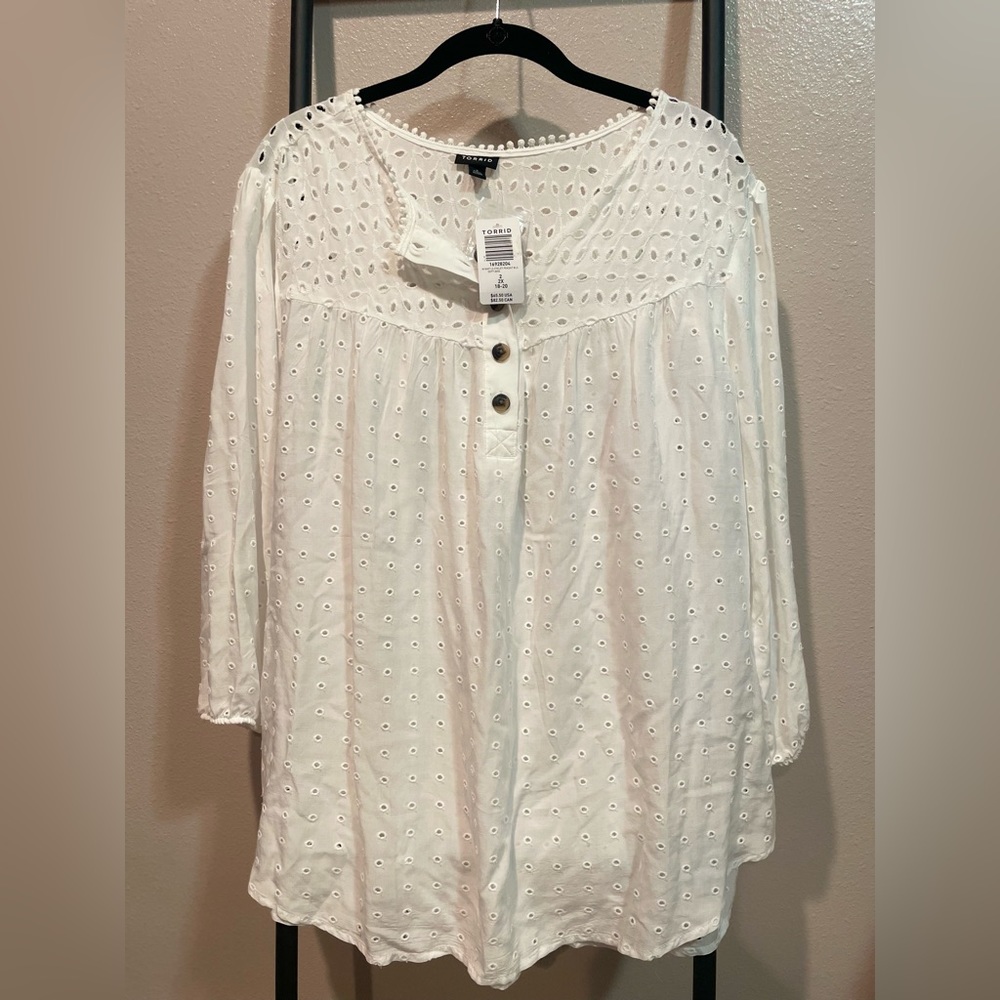 NWT Torrid White Eyelet Lace Peasant Top
